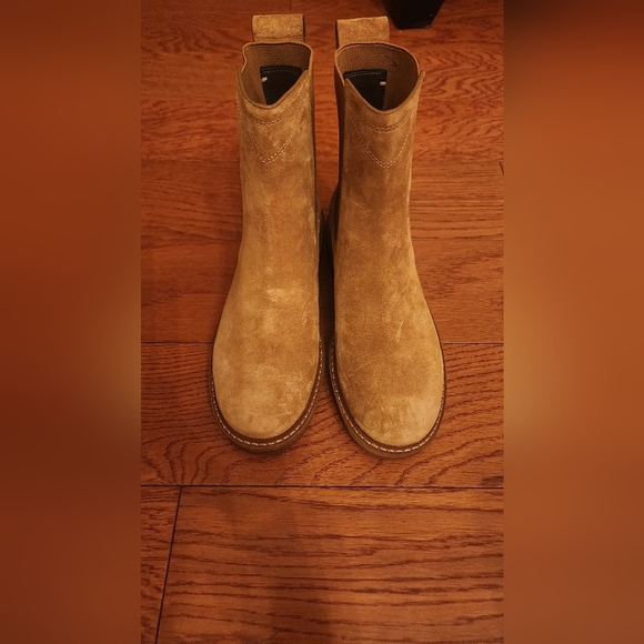 New sarto,suede, ankle boots camel color size 5 - Picture 2 of 4